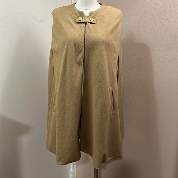 WAYF where are you from Cape size XS- like new - Picture 3 of 16